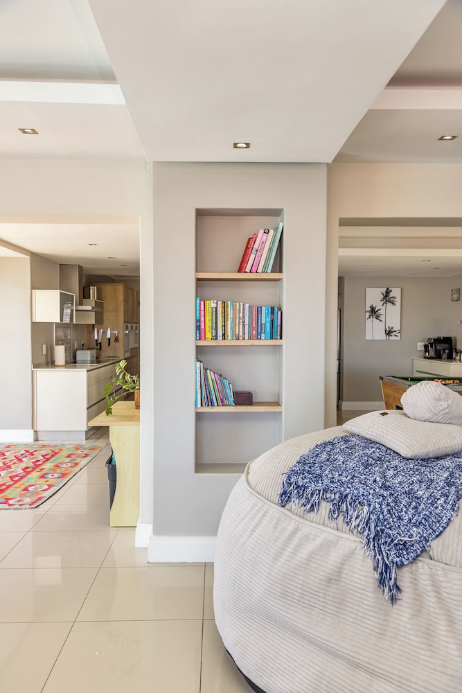 Beachfront, Private Pool, Pizza Oven, Pool Table, Fast Internet, Family Friendly
