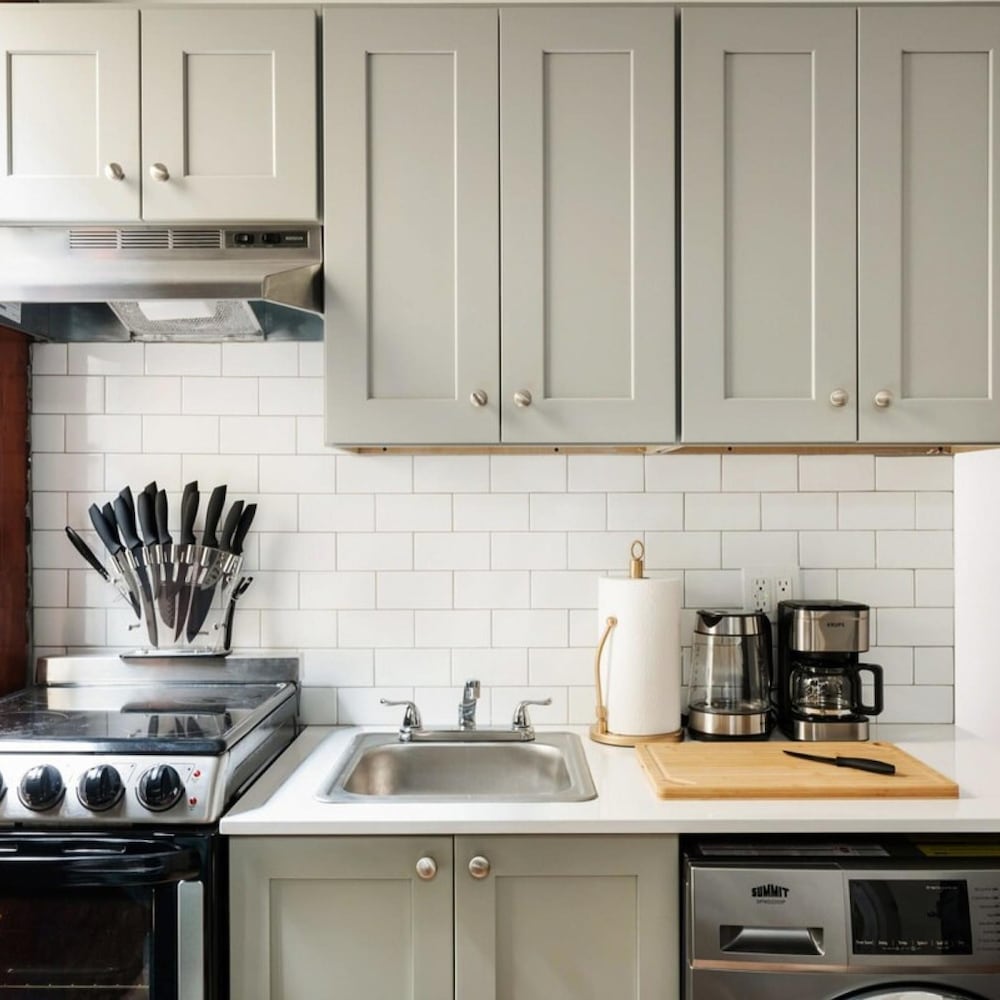 153-5a Charming 2BR LES W D