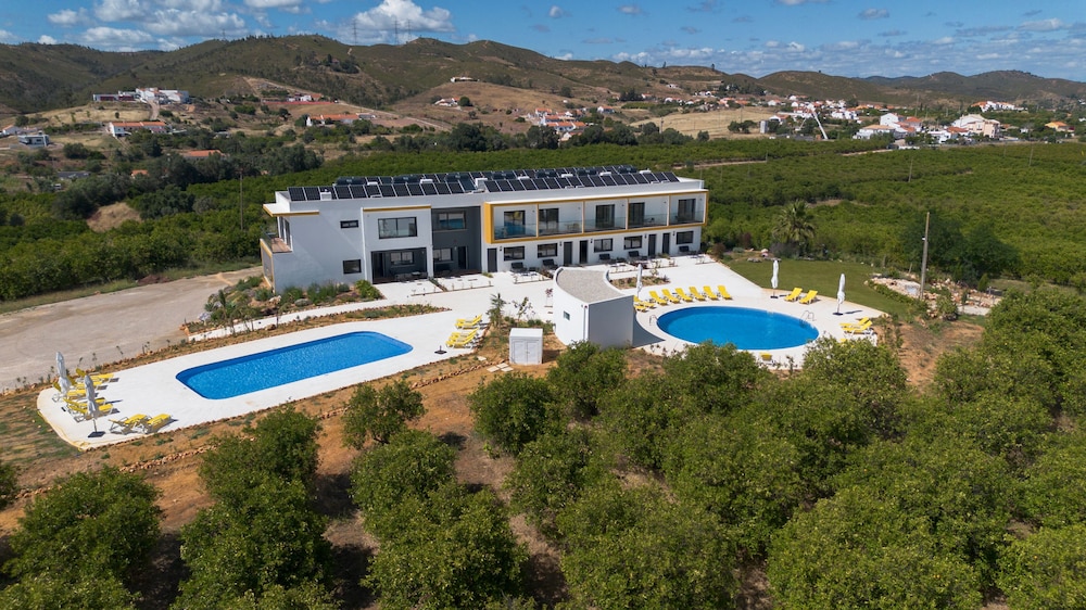 Golden Oasis Retreat in Silves