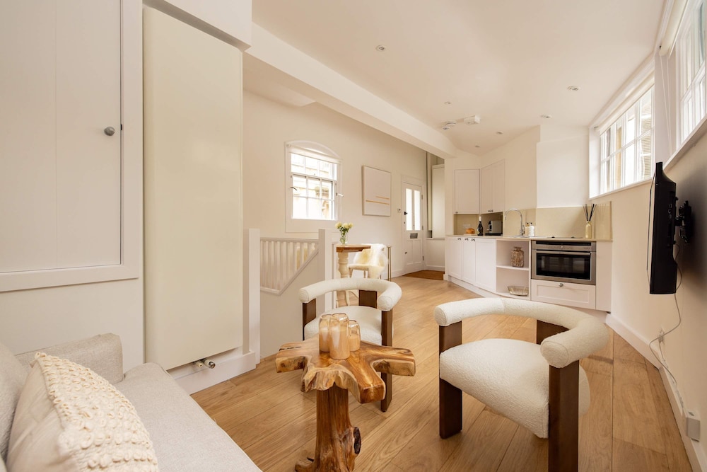 Charming One-bedroom Retreat in Historic Bath