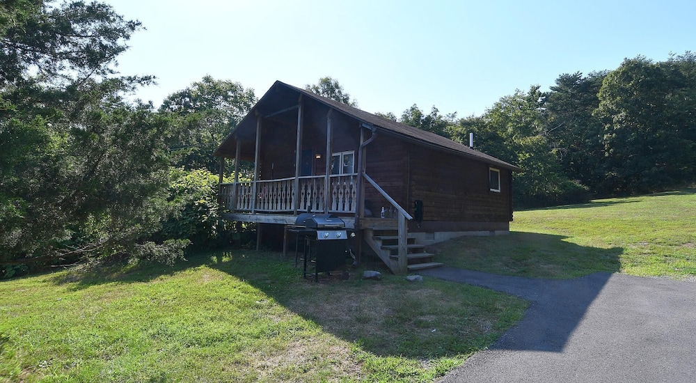 Whispering Hills - Couples Getaway - Property Image 3