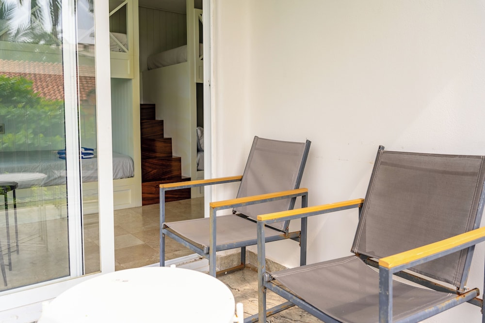 Family Condo with 3 BDR Pool & Hot tub