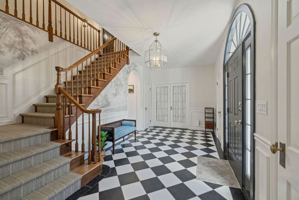Peaceful Mini Mansion Sleeps 18