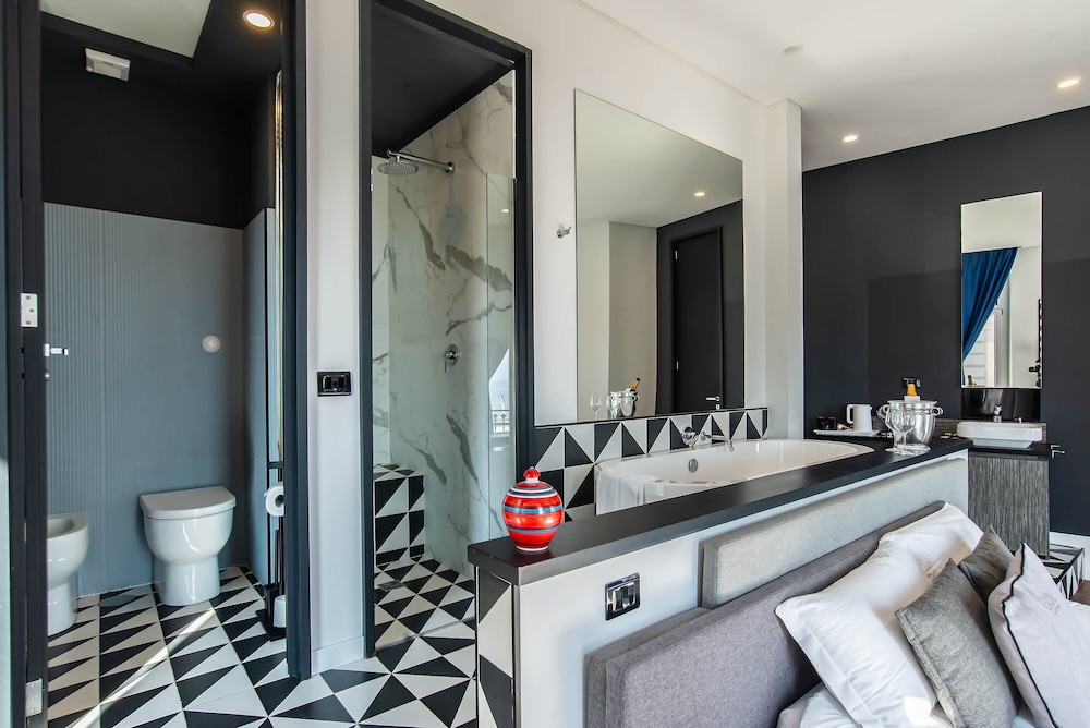 Gram Suites