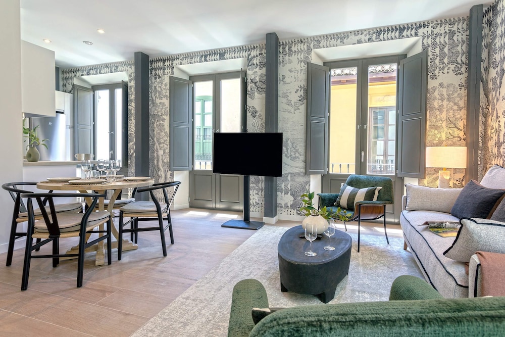 Exclusive 2-bedroom Near the Cathedral. San Matías I