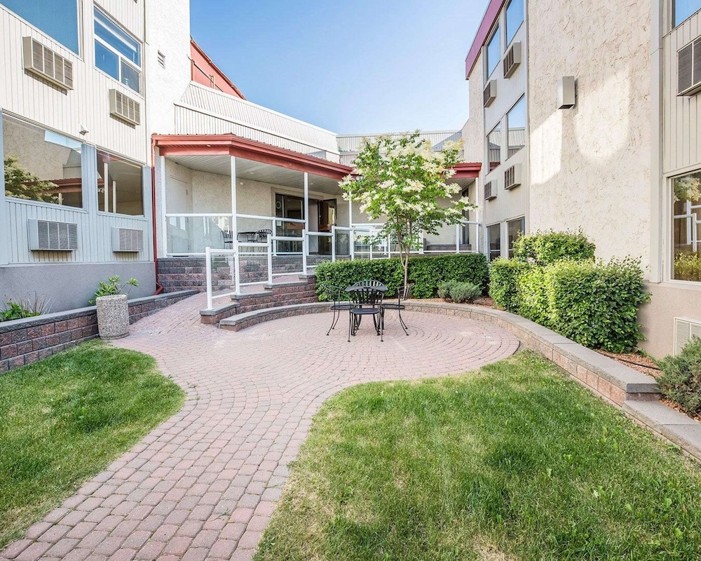 Red Deer Vacations - Quality Inn  Conference Centre - Property Image 5