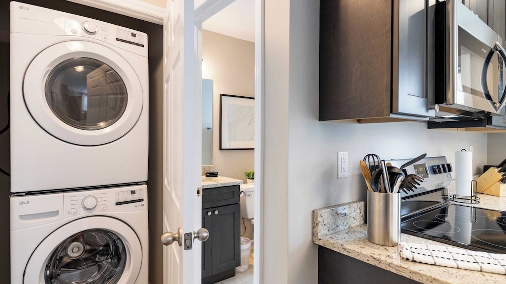 10 Townhomes, Sleeps 89 6 Mins to DT Asheville Sycamore Cove by Avantstay