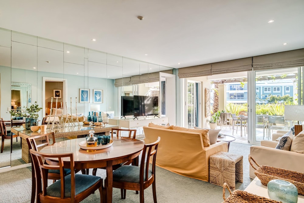 Secure 2bed Apartment in the Marina Carradale 002