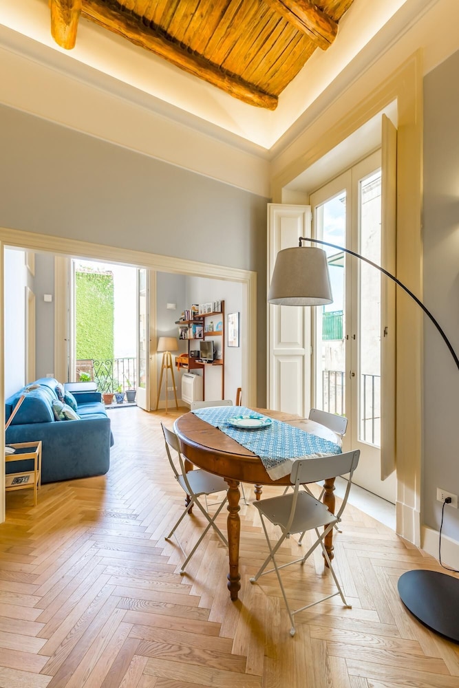 Donna Costanza - Stylish and Panoramic Flat
