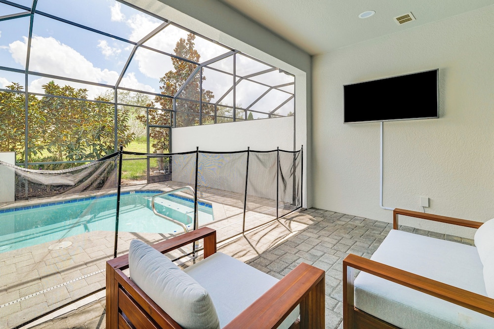 Disney Area Hub: Heated Pool & Resort-style Perks