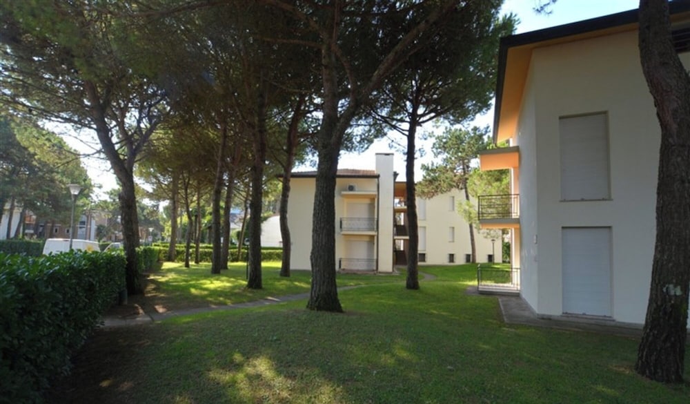 Equipped Flat for 5 Guests in Lignano Pineta With Communal Garden