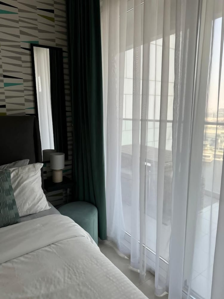 1BHK Burj View. Near Dubai Mall & Metro