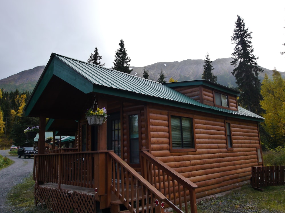 Gwin's Lodge & Roadhouse Est. 1952