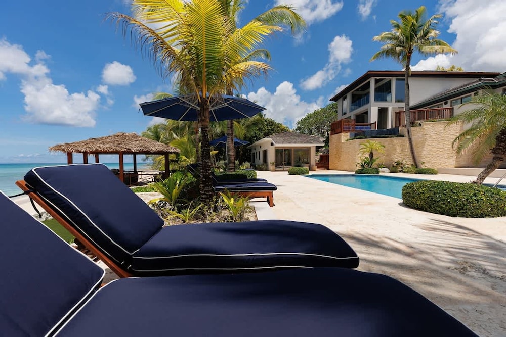 Newly Renovated Notos Cove Villa Property