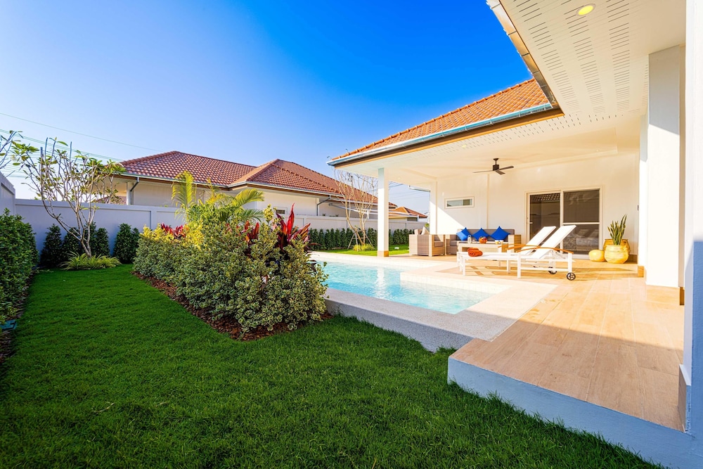 New Modern 3 Bedroom Pool Villa MB3