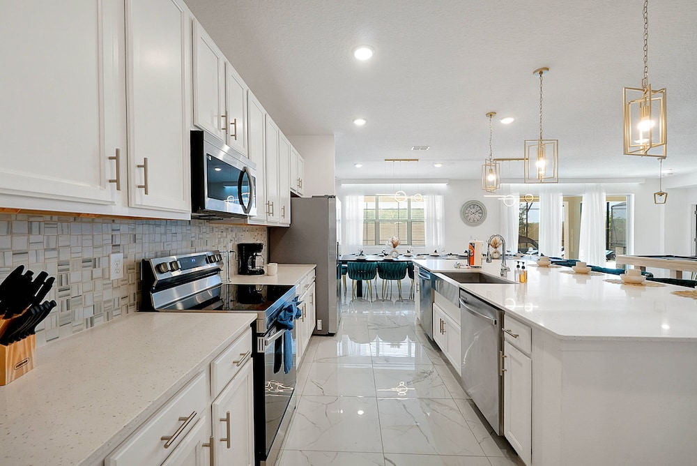 Luxury and Sophisticated 15 BR Ensuite