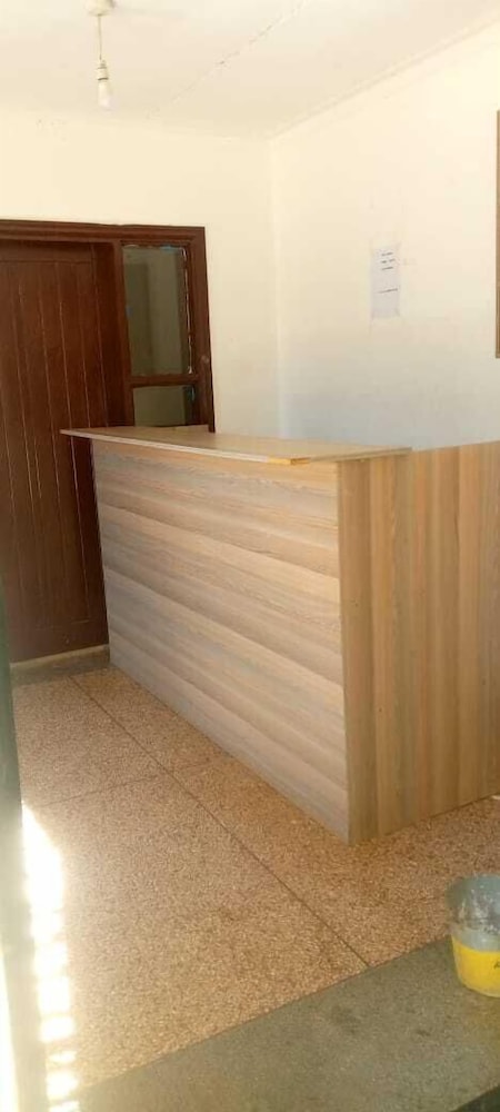 White House Lounge & Accommodation