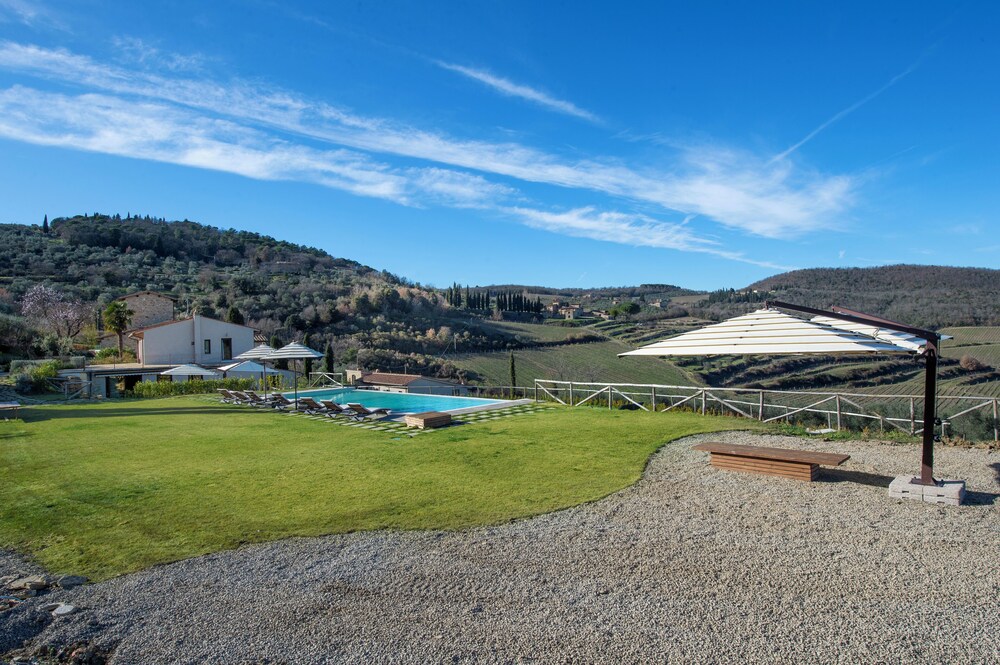 Villa Chianti With Infinity Pool And Vineyard View