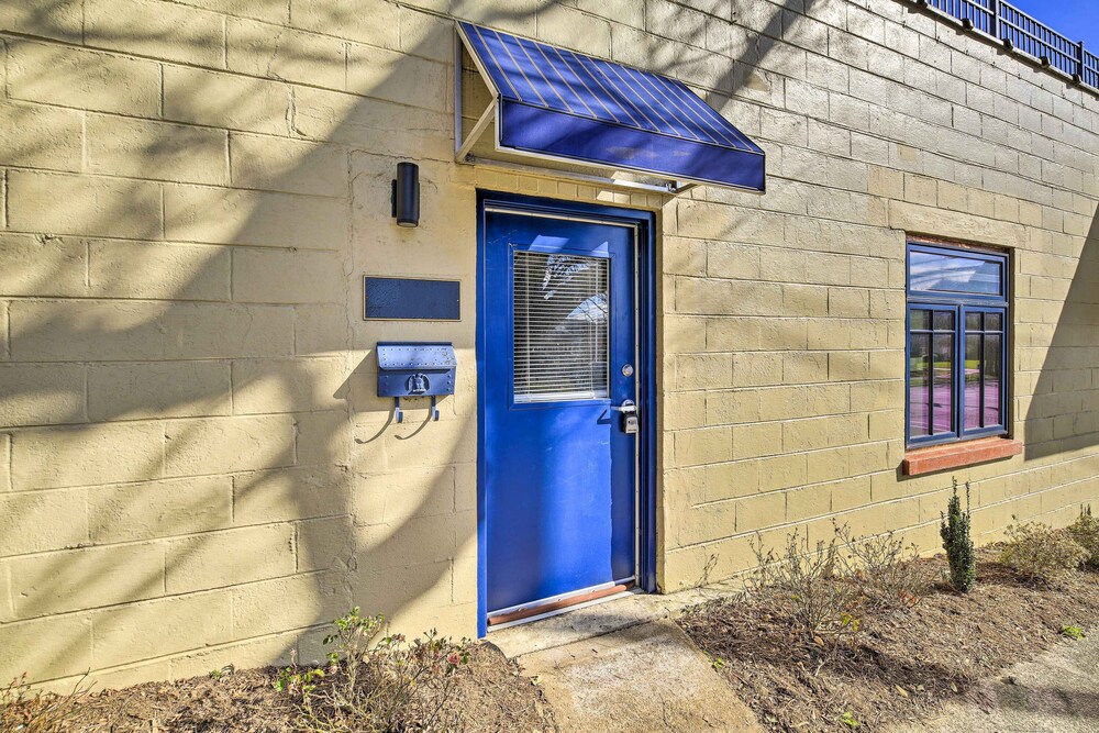 Sleek Wytheville Apartment Near Food + Drink!