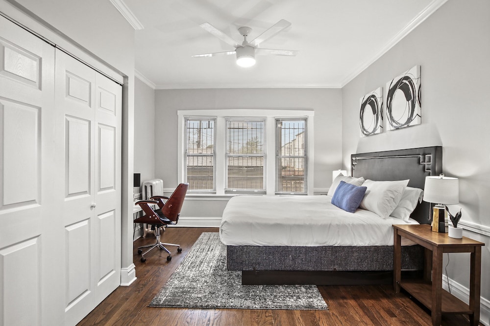Classy 2BR Spacious Apt in Avondale photo 3