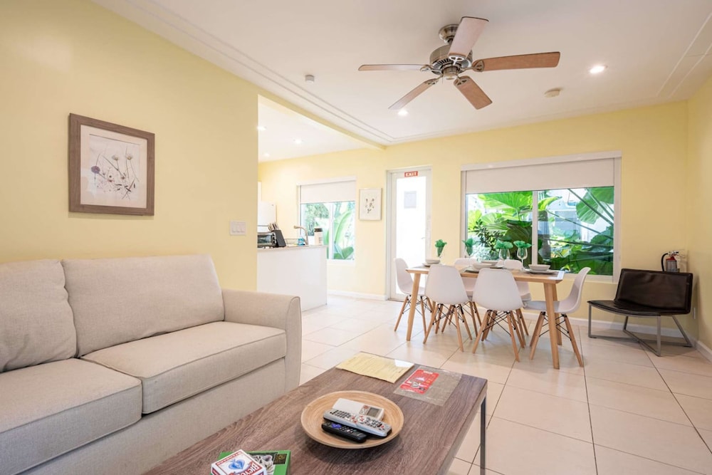 Casa Del Mar Beach Apartment Suite 1