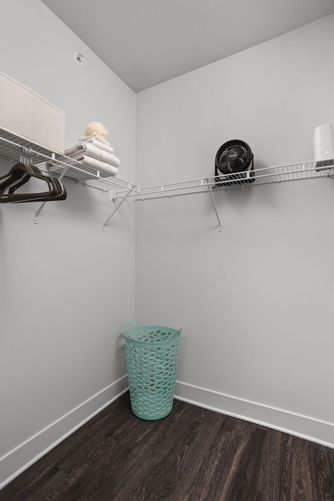 Cozysuites Upscale 2BR Near Fashion Mall