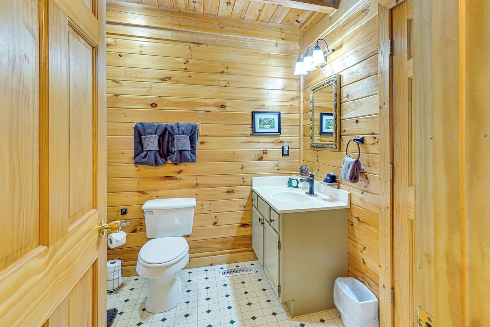Douglas Lake Access: Family Cabin in Sevierville!