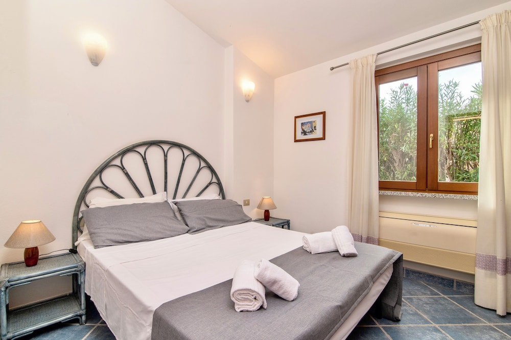 Villas with private pool in Costa Rei view 5