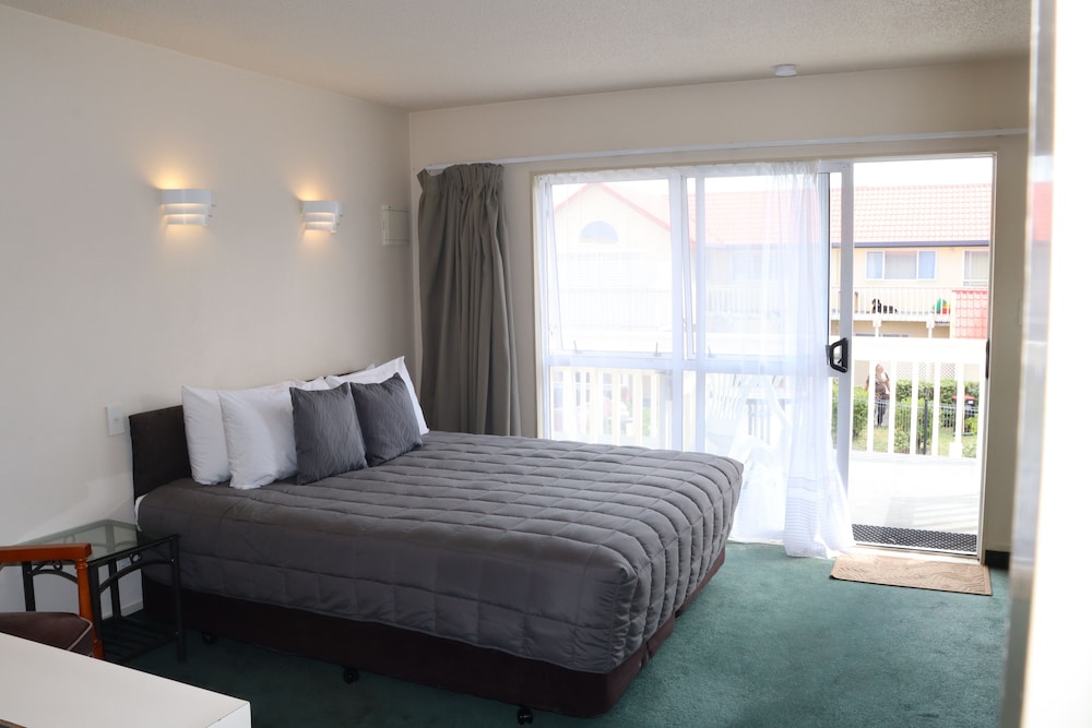 Fountain Court Motel