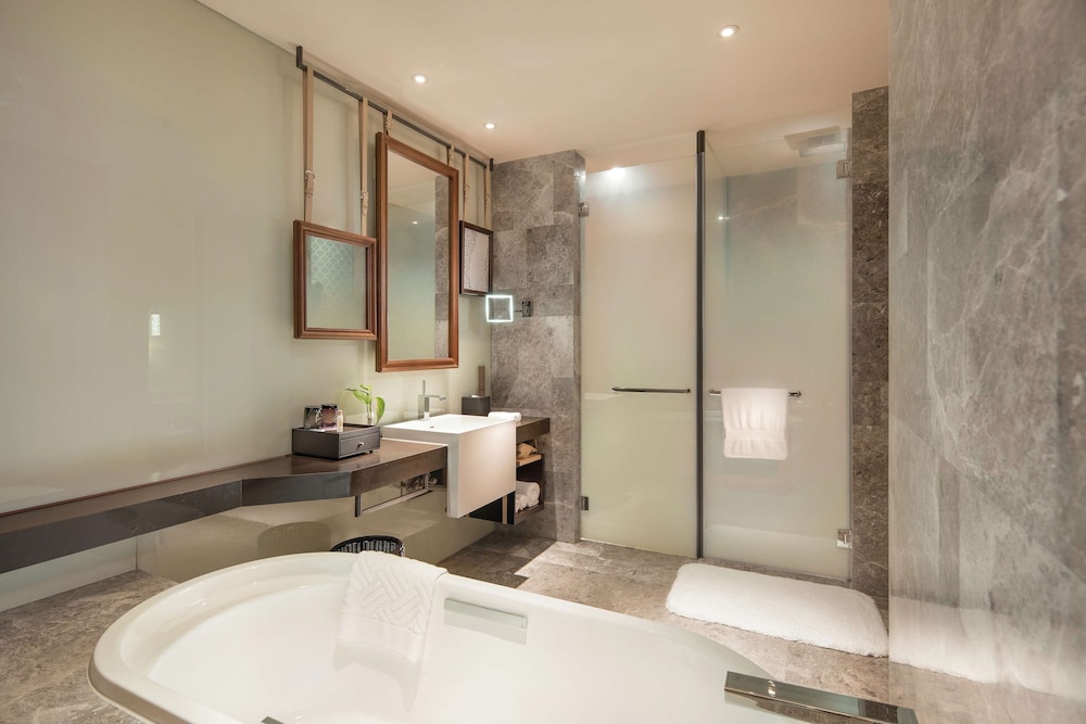 Hilton Dalian Golden Pebble Beach Resort