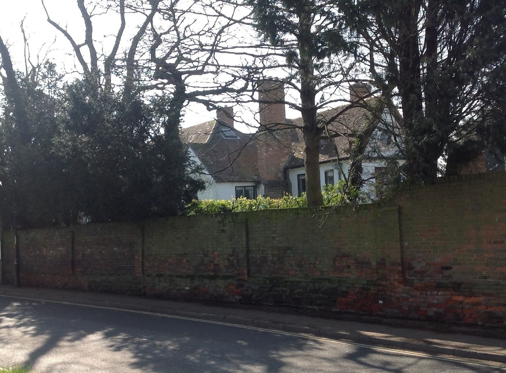 Harlington Manor