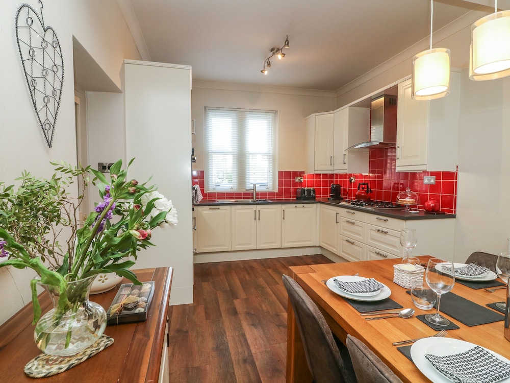 Lonsdale Cottage