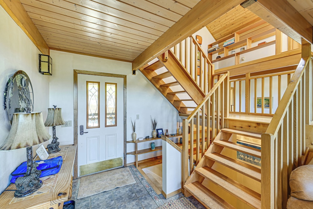 1 Mi to Dtwn Red Lodge: Mtn-view Cabin Getaway