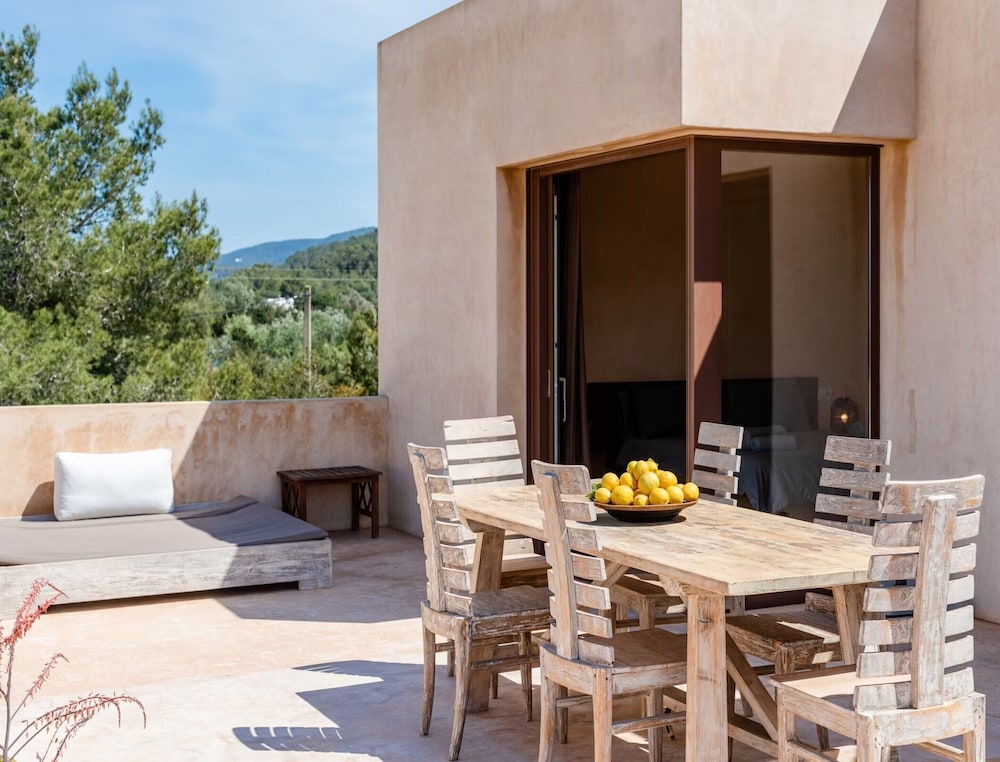 Stunning Villa With Gardens