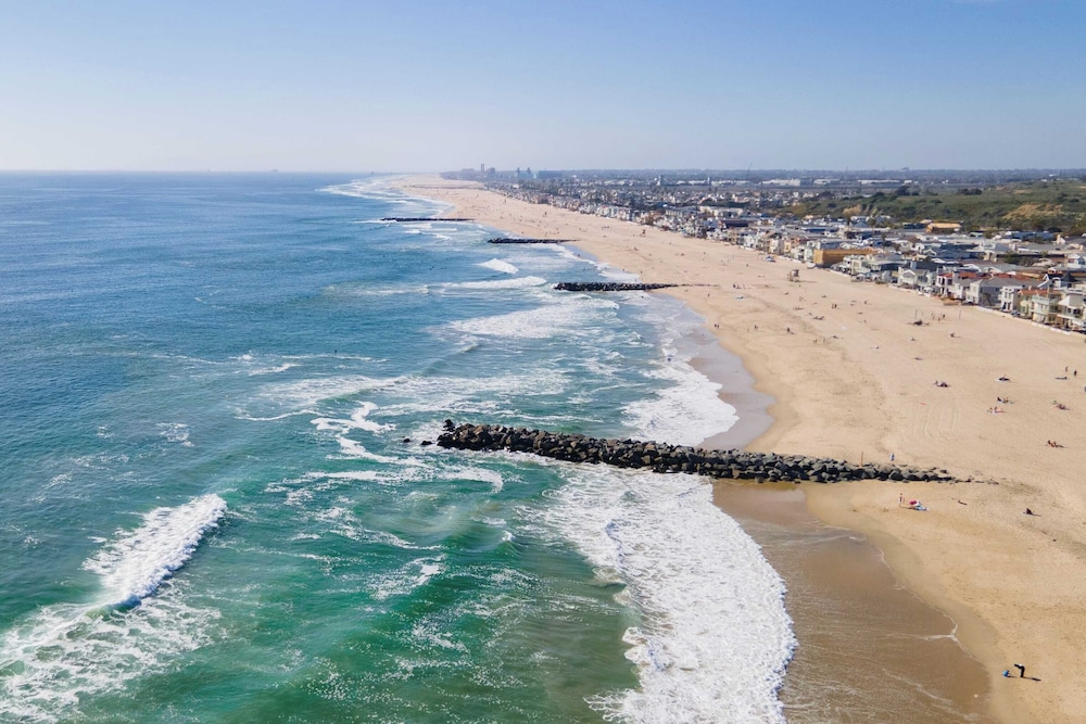 Steps From the Sand/boardwalk Outdoor Dining, Parking, and Patio in Newport