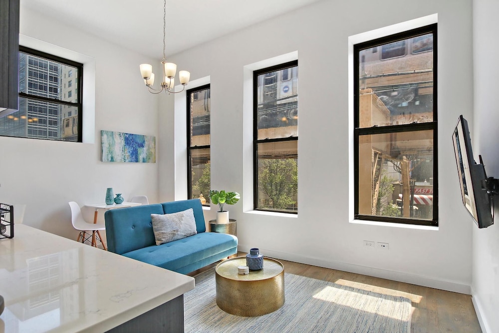 Luxe 1BR Apt - Lake 204 rep