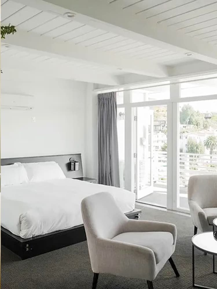 Hollywood Hills Hotel