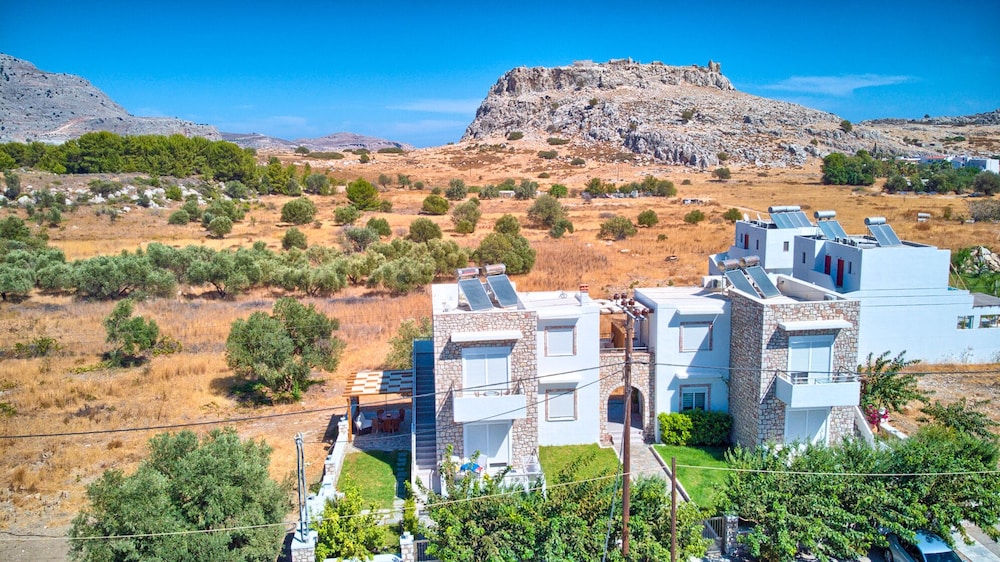 Haraki Stone Apartments