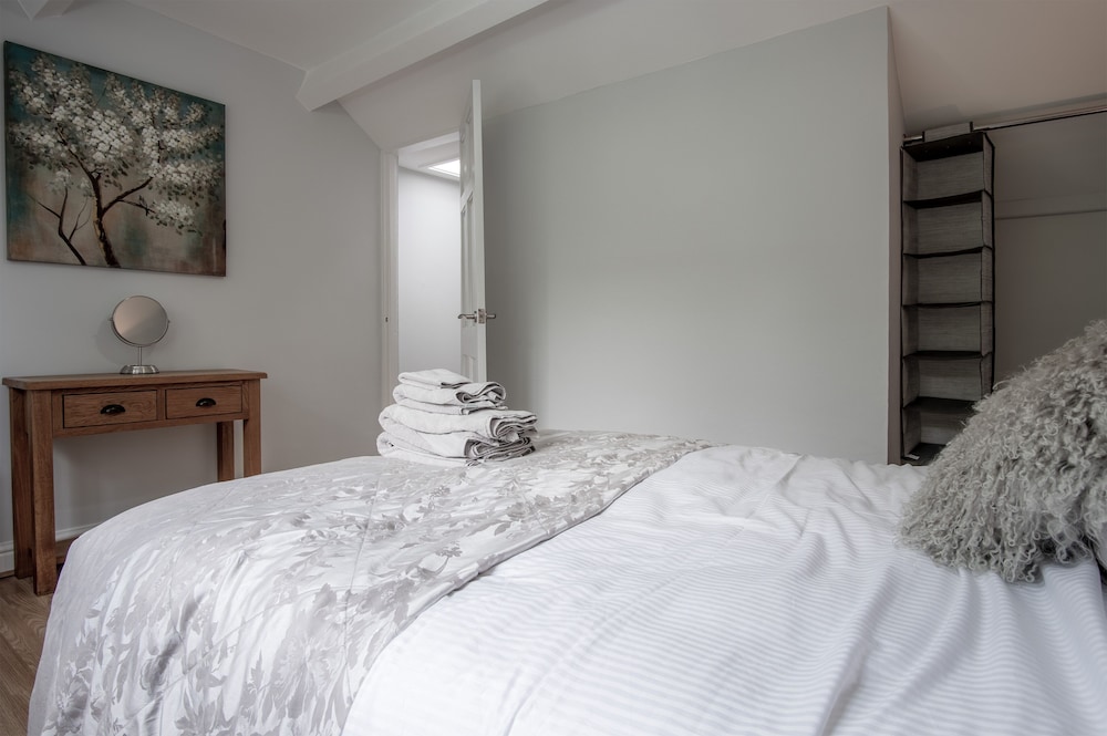 Wern Y Glais - 2 Bedroom Cottage - Glais view 2