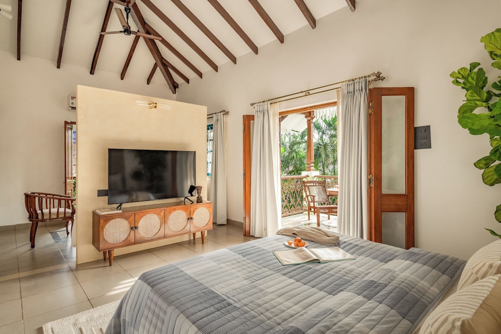 Sanctuary by RÊVE Escapes - Premium 3 BHK Villa Near Morjim Beach