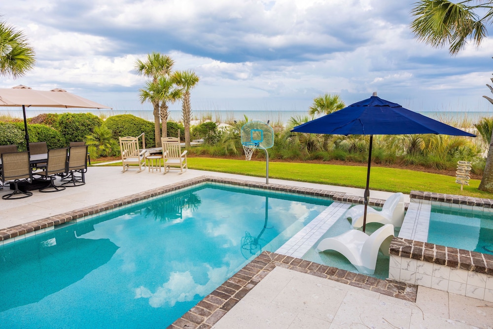 Luxury, Stunning 6 Bedroom Home with Saltwater Pool on the Beach