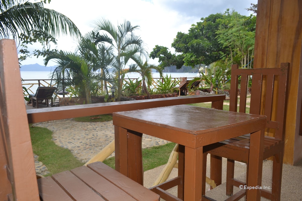 Four Seasons Seaview Hotel