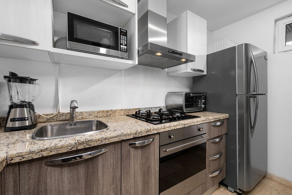 Charming 1br1ba Condo in Great Location With Pool