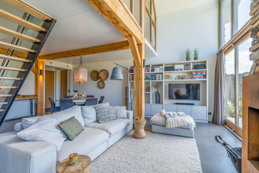 Luxurious and Sustainable 6-person Holiday Villa