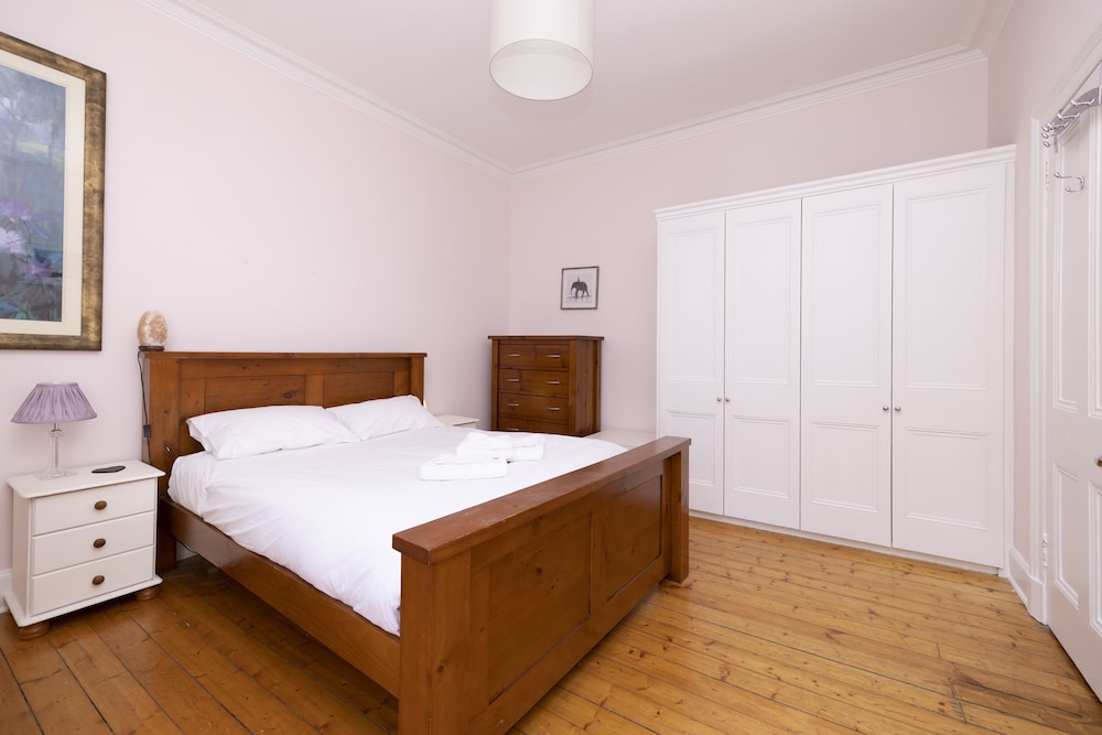 JOIVY Gorgeous 1-Bed Flat With A Shared Garden view 3