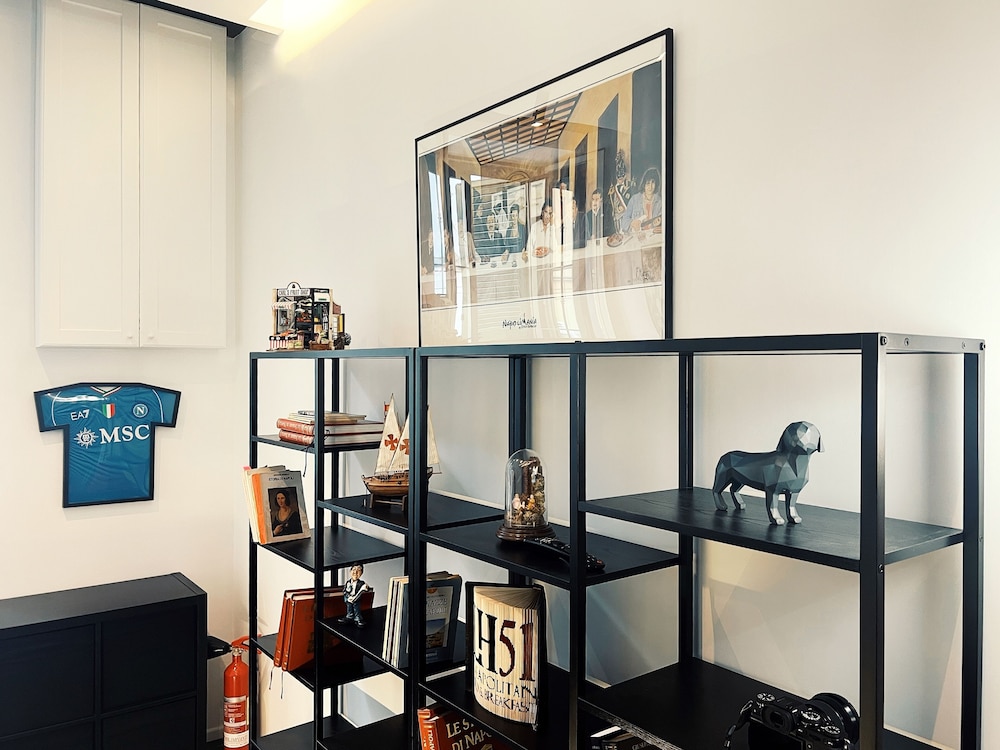 LH 51 Neapolitan Rooms