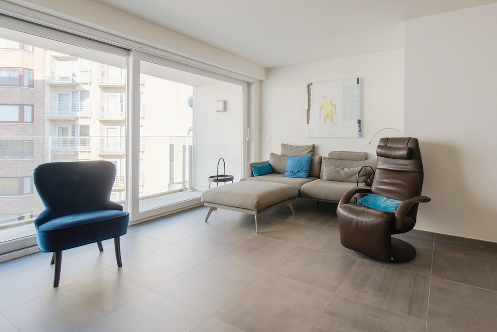 Apartment Close to the sea Wall of Mariakerke
