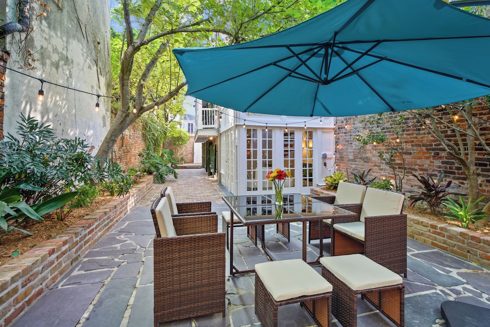 French Quarter Lanaux Mansion B & B