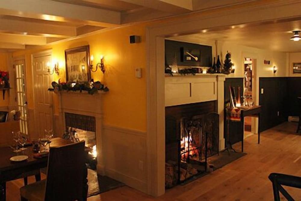 King Hill Inn & Kitchen