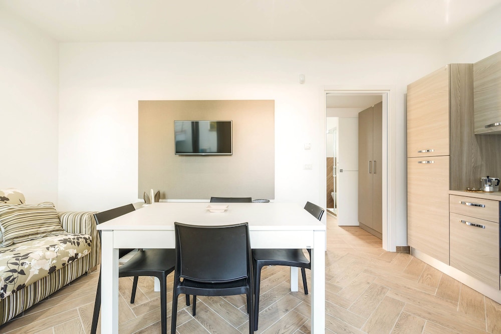 Absolute Suite Apartments